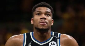 为了扬尼斯！签回康复的字母哥哥，是雄鹿安抚超级巨星的核心策略。